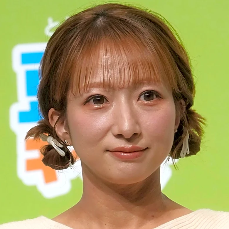辻希美、模様替えした自宅リビングを公開→「50畳は軽くありそう」「辻家はサグラダファミリア」「うちの3〜4倍の広さ」ネットくぎづけ