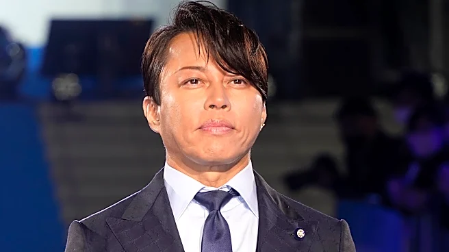 西川貴教「黒ガムテ巻き方講座」を投稿→「助かります！」「あれガムテだったの？」「取る時どーすんの！」SNSざわつく