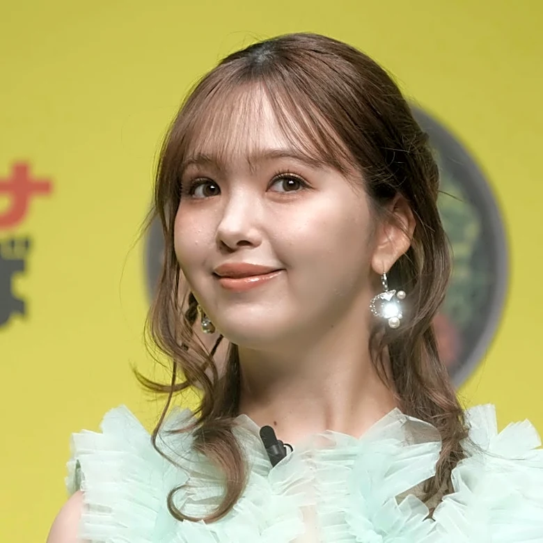 藤田ニコル、0歳娘との家族3ショットを披露→「成長しましたね」「かわいいママ」と大反響