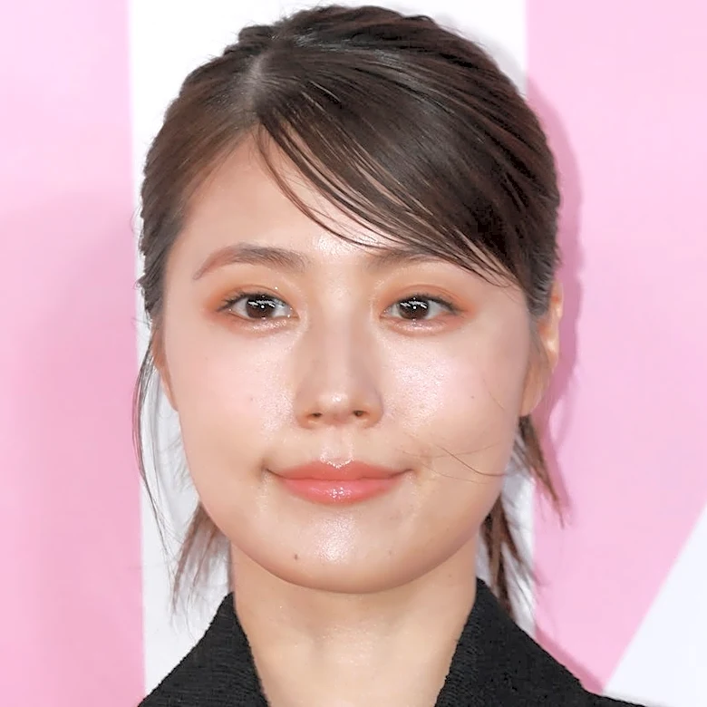 有村架純、屋外ロケ中の装いに「この服装で外ですか？」「暑そうに見えないのが不思議」「すごい」と反響