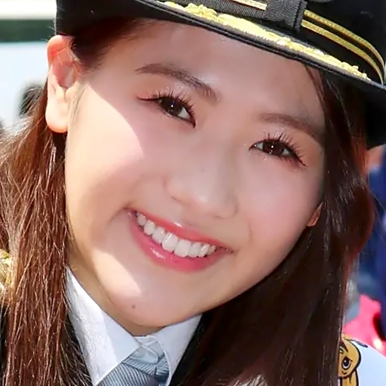 西野未姫、0歳息子のお宮参りショットを披露→「山本さんそっくり」「優しいお顔してますね」と反響