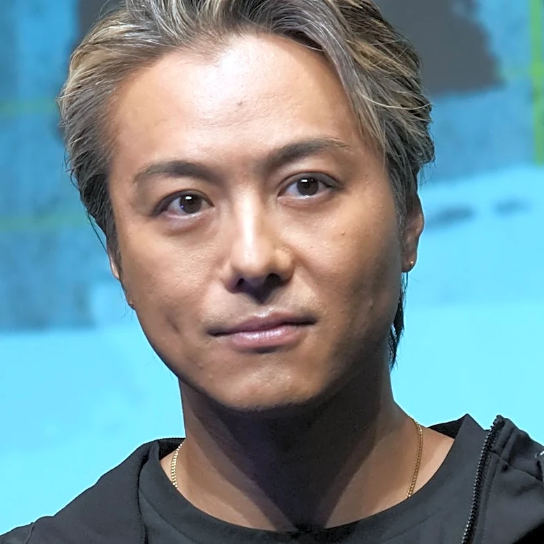 TAKAHIRO、手汗が気にならない「手の繋ぎ方」を披露→「教科書に載せよう」「なんて罪な…」後輩も驚いた方法とは？
