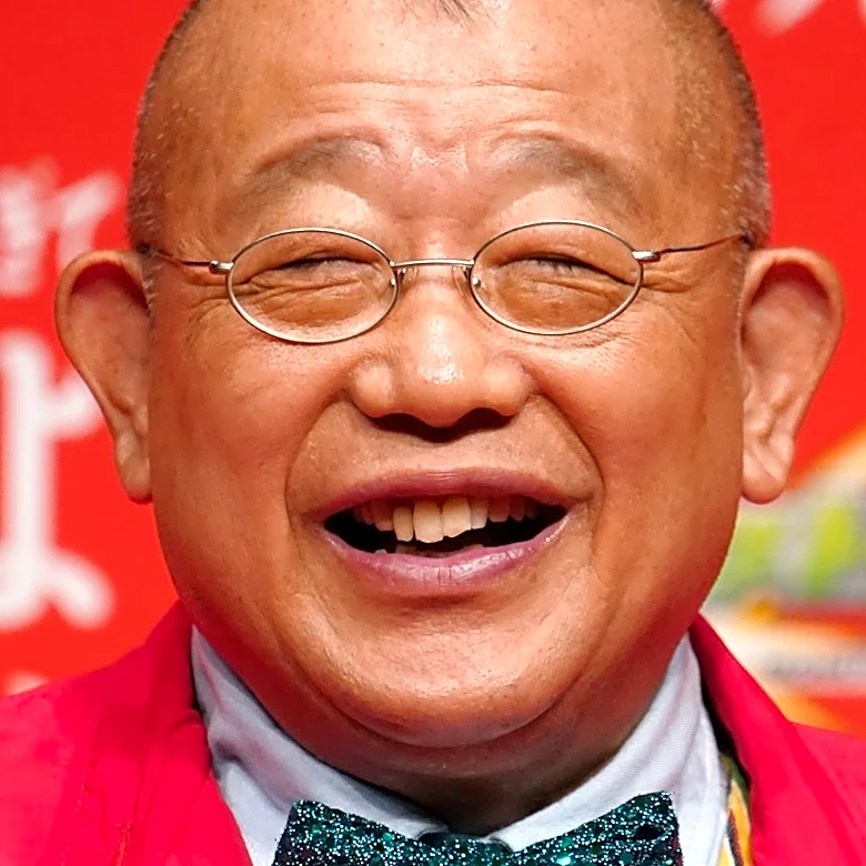 笑福亭鶴瓶、孫との家族3ショットを披露→「瓜二つですね」「みんな顔一緒」「隣の方は師匠の奥様ですか？」と大反響