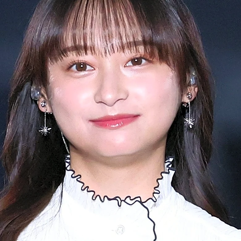 影山優佳、“超ミニ丈”白ワンピ姿を公開→「けしからんぜよ」「清楚感がエグい」ファン悶絶