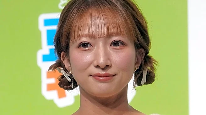 「え？ママ何この人」辻希美、0歳娘がミニモちゃんに戸惑う姿を公開「疑ってる夢ちゃん可愛い」「お顔が希空ちゃんそっくり」と話題に