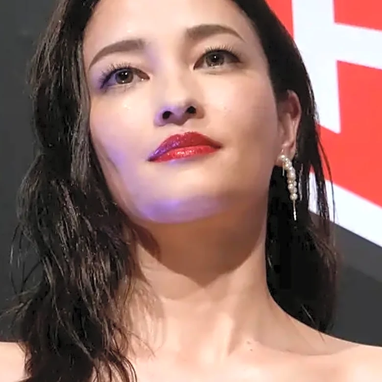 「姉妹みたい」黒木メイサ、人気俳優との2ショットに反響「沖縄の姫コンビ」「むちゃくちゃ可愛い」「眼福」