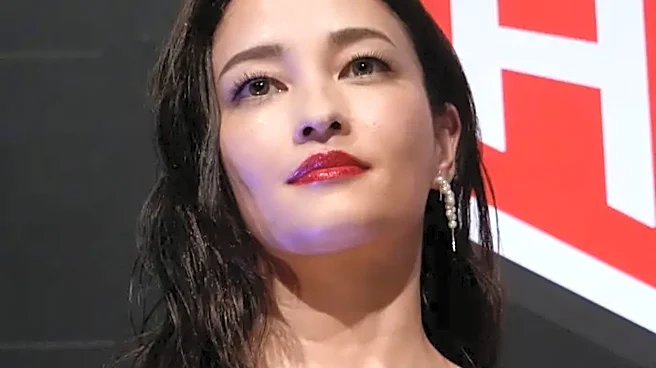 「姉妹みたい」黒木メイサ、人気俳優との2ショットに反響「沖縄の姫コンビ」「むちゃくちゃ可愛い」「眼福」