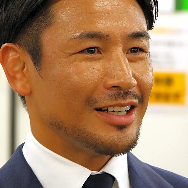 魔裟斗、7歳息子との2ショット披露→「似てます」「せがれさんの筋肉もすごい」「孫悟空とその息子みたい」と大反響
