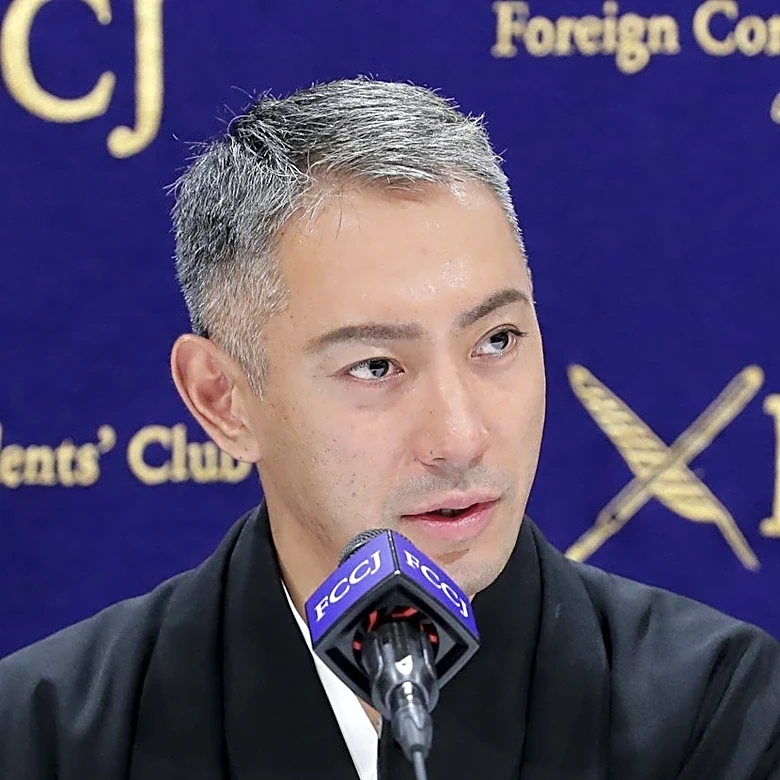 市川團十郎、娘と息子の2ショットを公開→「麻央ちゃんを感じられて...」「両親のどちらにもよく似てる」と反響