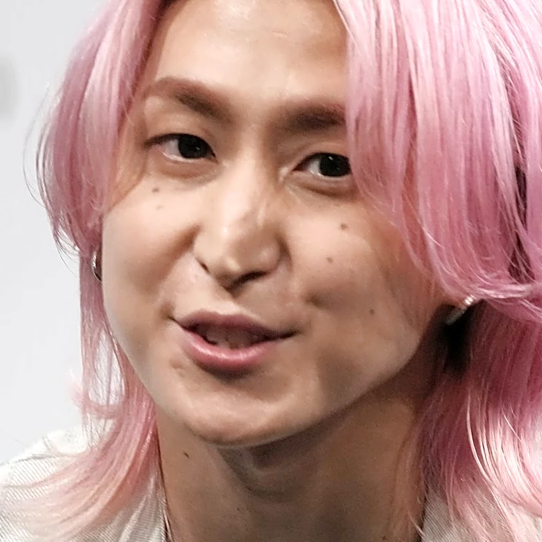 佐久間大介「日村さんご夫婦から」貰ったプレゼントを披露→「靴下ですか？」「バッグかな？」「オシャレで可愛い」と話題に