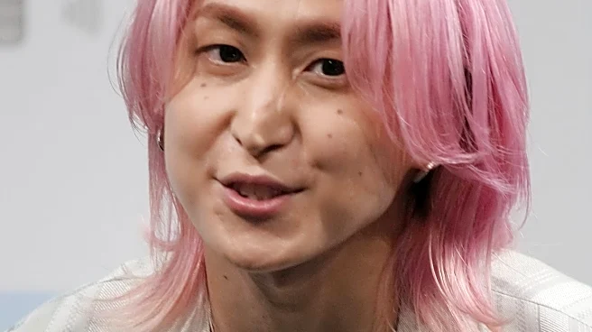 佐久間大介「日村さんご夫婦から」貰ったプレゼントを披露→「靴下ですか?」「バッグかな?」「オシャレで可愛い」と話題に