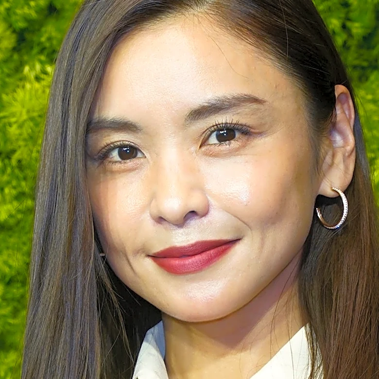 滝沢眞規子、48歳の誕生日プレゼントを披露⇒「ヴィトンさんから…」「凄すぎ」「もうなんか全てが素敵」ネット驚き