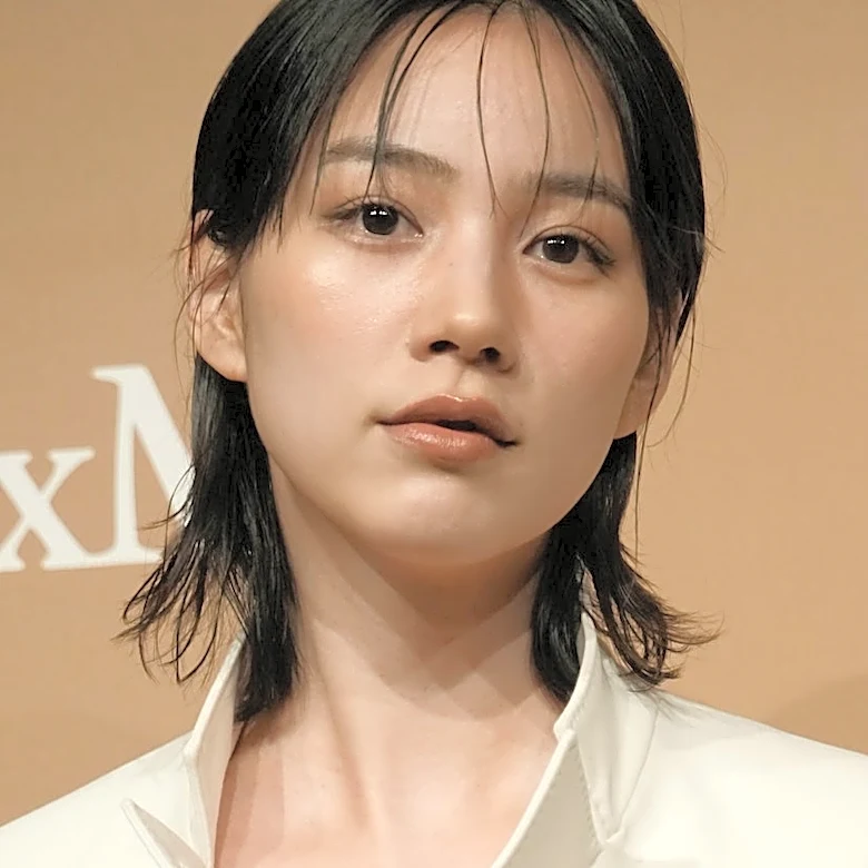 のん、シースルー衣装姿にファン悶絶「直視できません」「まぶしすぎてサングラスしました」「のん女神。降臨」
