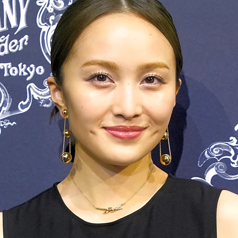 百田夏菜子のミニ丈コーデに「あらあらまぁまぁ」「色気もあって…」「お人形さんみたい」ファン悶絶