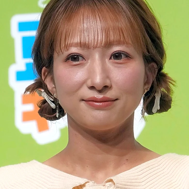 辻希美、1歳娘の「たっちデビュー」姿を公開→「すごい！！」「ゆめが立った」「もうすぐ歩き出しそう」と大反響