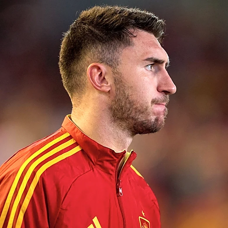 スペイン代表のラポルテがW杯で好パフォーマンスを示した。バルセロナは代理人と接触し、格安移籍の可能性を協議する。