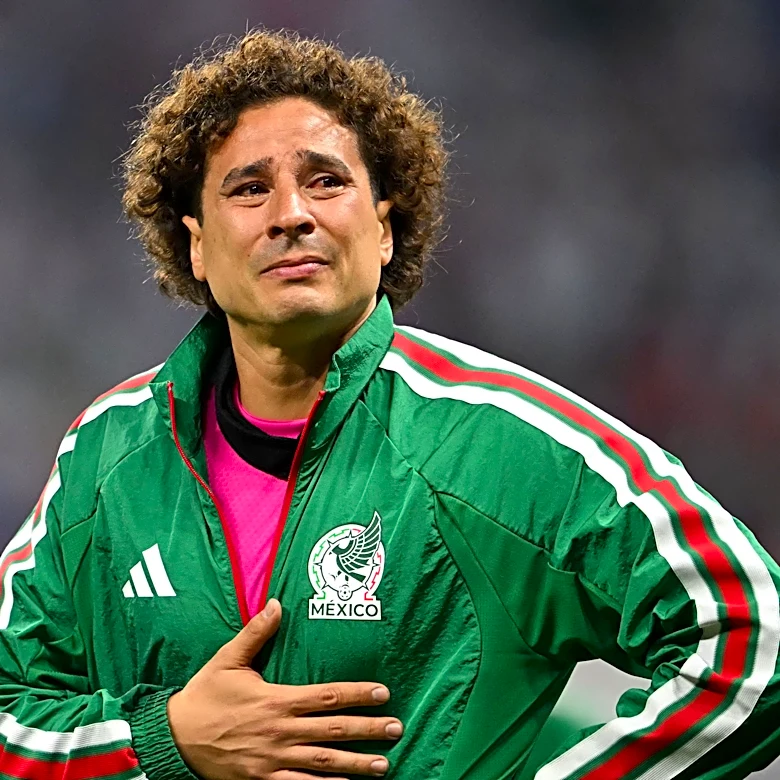メキシコの伝説的GKギジェルモ・オチョアが、リオネル・メッシやクリスティアーノ・ロナウドと並びW杯の歴史に名を刻んだ後、41歳で現役を引退した。