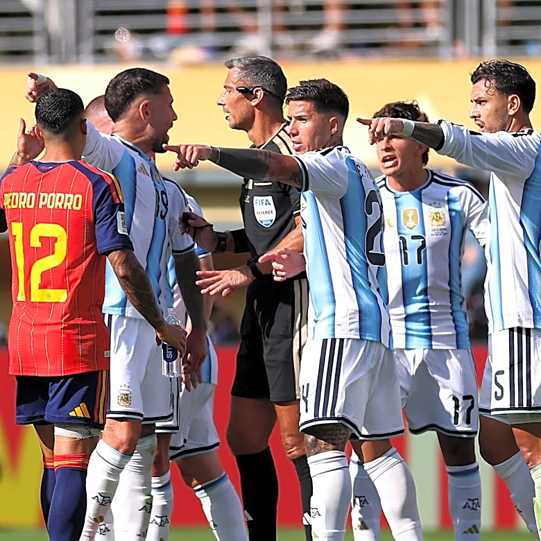 5,000万人のアルゼンチン人が不正な審判を非難し、ワールドカップ決勝の再試合を要求している