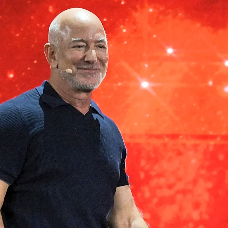 「相乗効果のチャンス」――アマゾンのオーナーであるジェフ・ベゾス氏（純資産1,920億ポンド）がアンフィールドの投資コンソーシアムに参加すれば、リヴァプールにはどのようなメリットがあるか。