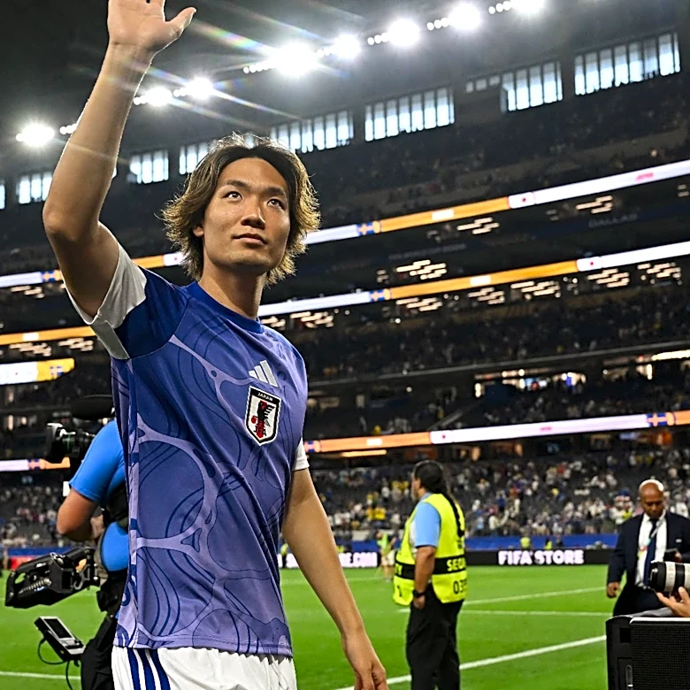 アヤックス指揮官、W杯終え合流の板倉滉に「痛みを抱えて戻ってきた」