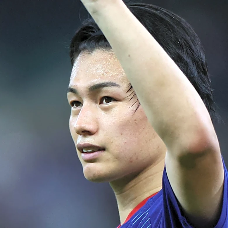 上田綺世ら3選手にフェイエノールト指揮官「残留させたい」。今夏にFW加入も識者「上田の方が上」