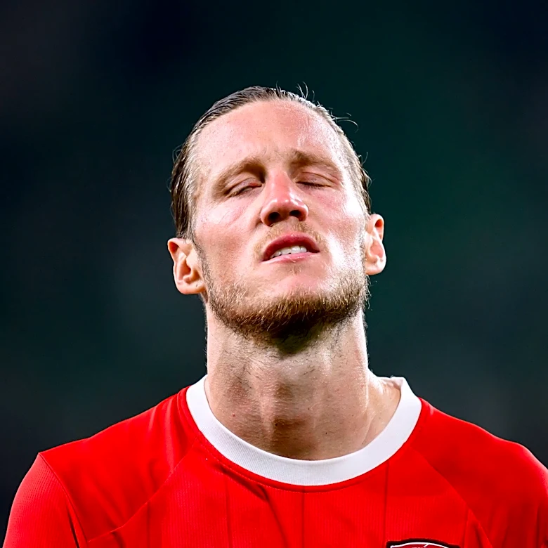 ボウト・ベグホルストは試合終了直後、もみ合いに巻き込まれた。