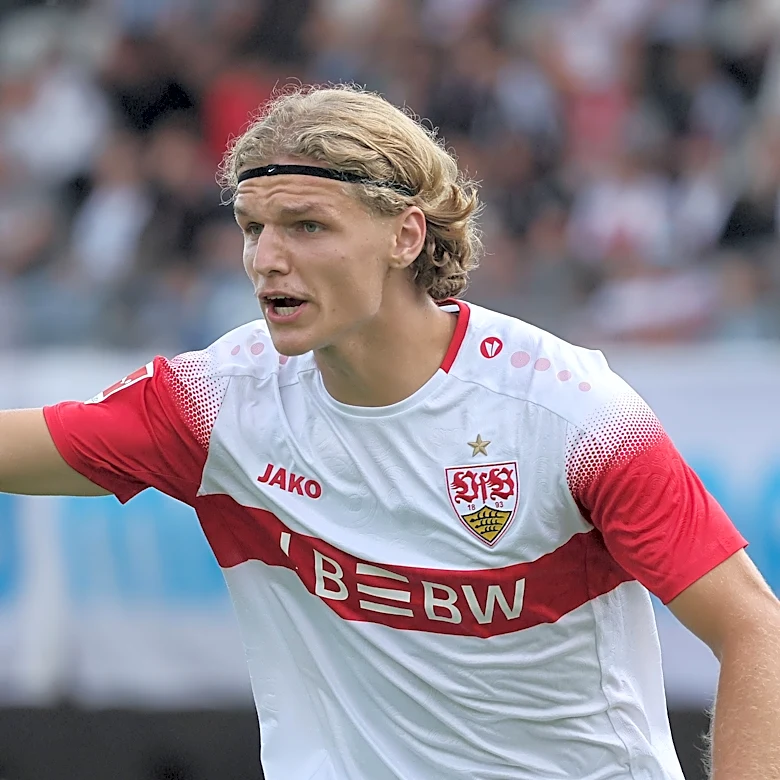 エーリング・ハーランドとの比較は的外れだ！ VfBシュトゥットガルトの新たな格安ストライカーは、ニック・ヴォルテマーデを強く思い起こさせる。