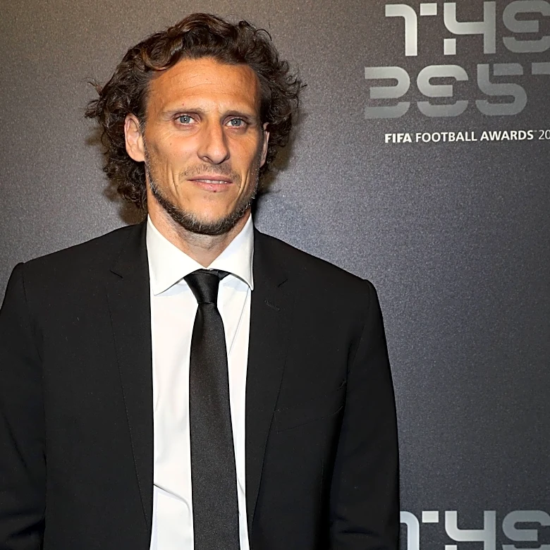 ディエゴ・フォルランがウルグアイの暫定監督に就任、ウルグアイ代表はワールドカップ惨敗を受けてマルセロ・ビエルサからの移行を進める