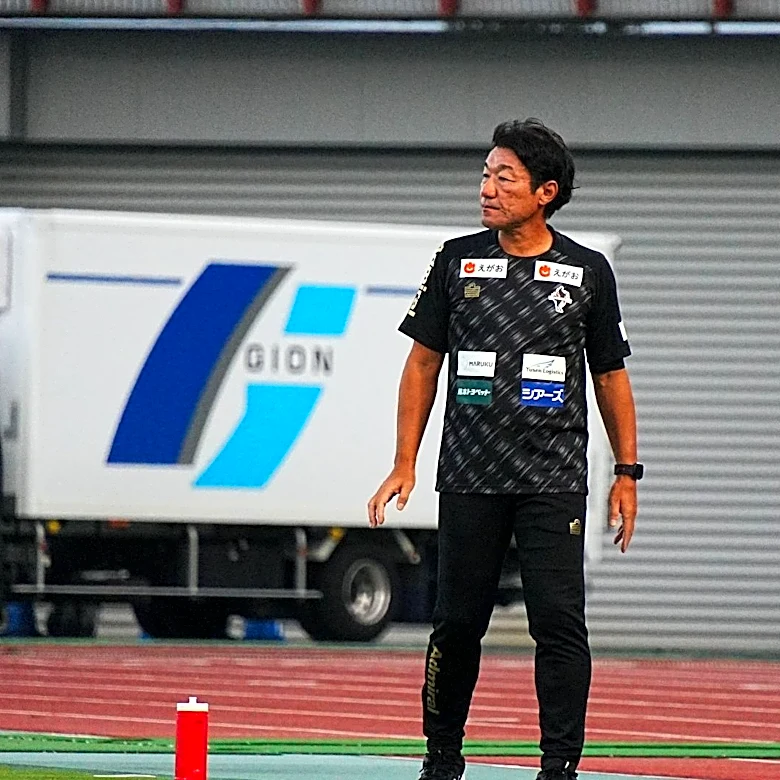 片野坂知宏監督が感謝「少しずつ前を向いて…」地震被害の熊本がJ3開幕戦、ファンは「応援して力になれれば」