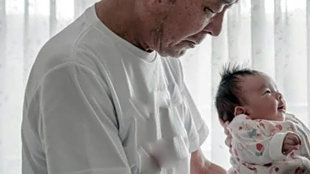 「嫁ぎ先から里帰りして長男を産んだ私。入院中、優しい父が言った言葉に戸惑いを隠せない」（兵庫県・50代女性）