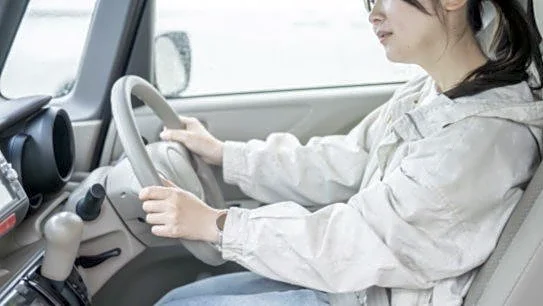 「妊娠4か月、一人で車に乗って買い物へ。帰りにピンチ到来で、見知らぬ2人の男性が私の車を...」(30代女性)