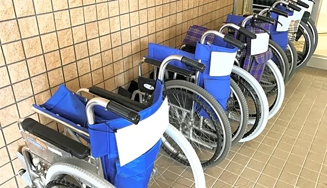 ディズニーシーで遊んだあと、足が動かなくなった私。車椅子を借りて帰ろうとしたところでキャストが（60代女性）