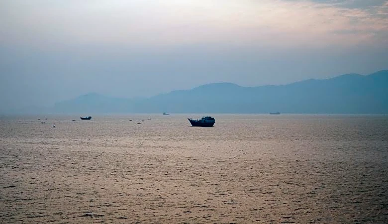 原油先物5週間ぶり高値　米イラン攻撃応酬とフーシ派のサウジ海上封鎖を警戒