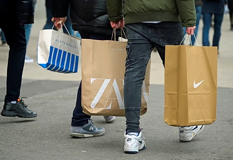 独消費者信頼感、8月は予想外に小幅低下　所得不安が重し