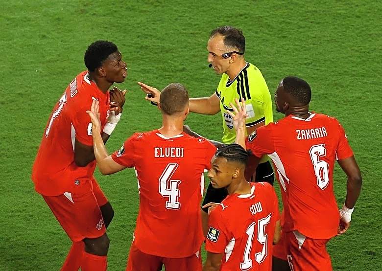 サッカー＝Ｗ杯準々決勝のスイス選手退場「誤り」、ＩＦＡＢが判断