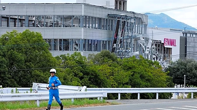 イオンモール熊本、地震後の捜索時にガス臭との報告＝官房長官