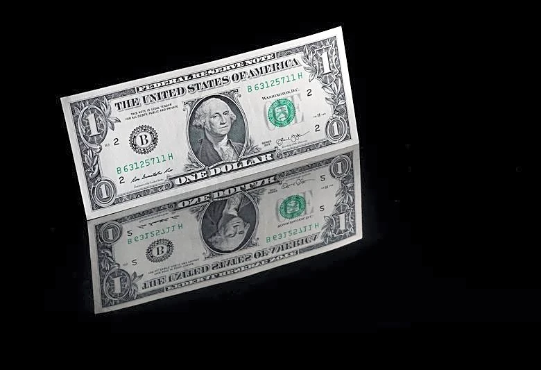 午後3時のドルは156円前半、2円超急落後に持ち直し　追加介入には警戒感