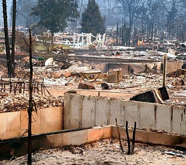 米ワシントン州で山火事、700棟超焼失　6.4万人に避難指示