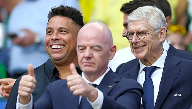 W杯表彰式のFIFA会長が「馬鹿げている」 よく見ると…レジェンドが装いに苦言「言葉を失った」