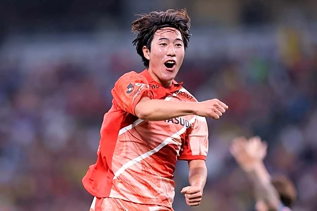 「誰が止められんの？」「天才」　W杯落選した19歳日本人、スペイン“デビュー戦”ゴラッソに喝采