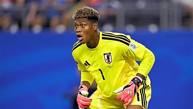 「まさか日本のGKが…」W杯戦士の“世界トップ10”入り判明 高まる市場価値と期待「どこへだって行ける!」