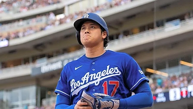 「え？」「何やってんだ」大谷襲ったアクシデントに悲鳴　歓喜のベンチで目撃「大丈夫なのかな」