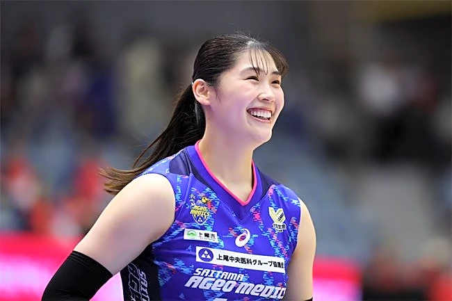 金曜正午過ぎ…女子バレー界にビッグニュース「うわぁー！衝撃すぎる」　元代表の海外挑戦に「応援するしか」