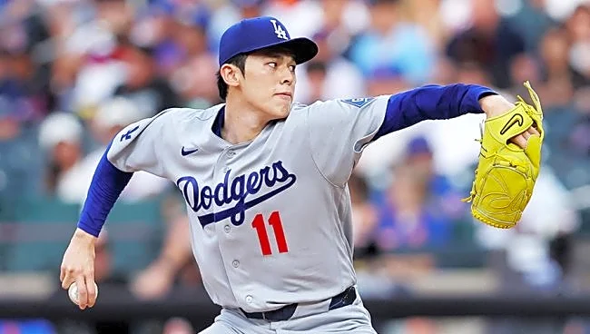 朗希4勝目のたった4分後…メジャー公式の1枚に米絶賛「マジで神だ」 凛々しい表情「覚醒した」