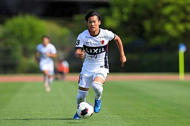 「世界に見つかってしまう…」リバプール相手に衝撃ゴール決めた日本の15歳が話題「これは天才」