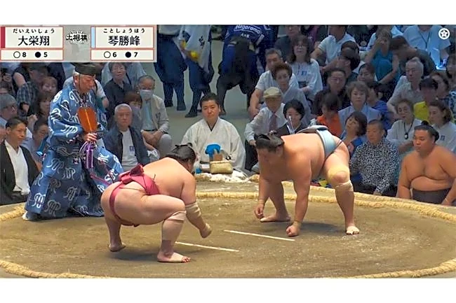 「これ見てたけど凄かった」大相撲ファン仰天の“土俵際”　力士の上体ぐにゃり「超人すぎる」