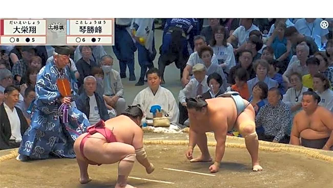 「これ見てたけど凄かった」大相撲ファン仰天の“土俵際” 力士の上体ぐにゃり「超人すぎる」