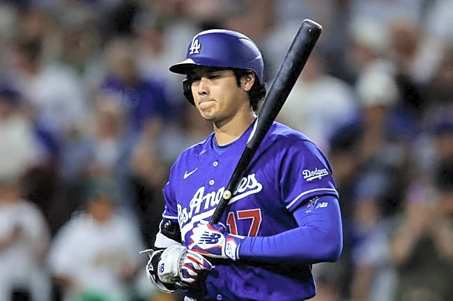 左膝痛める大谷翔平をスタメン起用し続ける理由「信じるしかない」　ロバーツ監督明かした会話