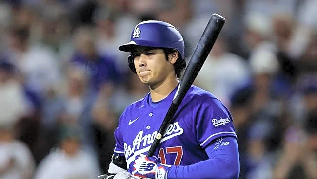 左膝痛める大谷翔平をスタメン起用し続ける理由「信じるしかない」　ロバーツ監督明かした会話