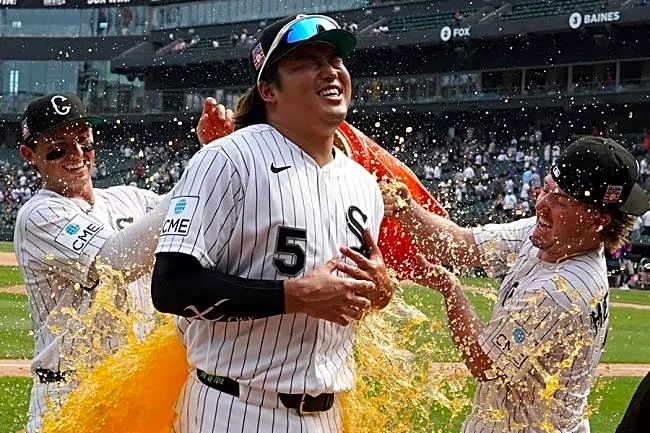 「好感度爆上がり」村上宗隆が口にした両親への言葉が大反響　2発6打点後「私が母なら泣いてる」
